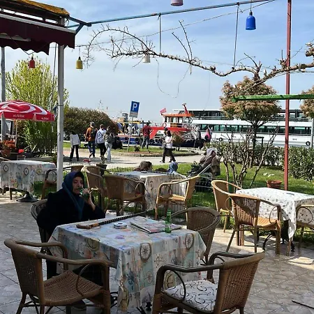 Palmiye Проживание в семье Адалар